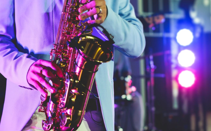 DJ and Live Sax Pack